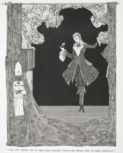 Lasciò indietro una delle sue scarpette di vetro, che il Principe raccolse con molta cura. Illustrazione per la storia Cenerentola o La piccola scarpetta di vetro da Harry Clarke