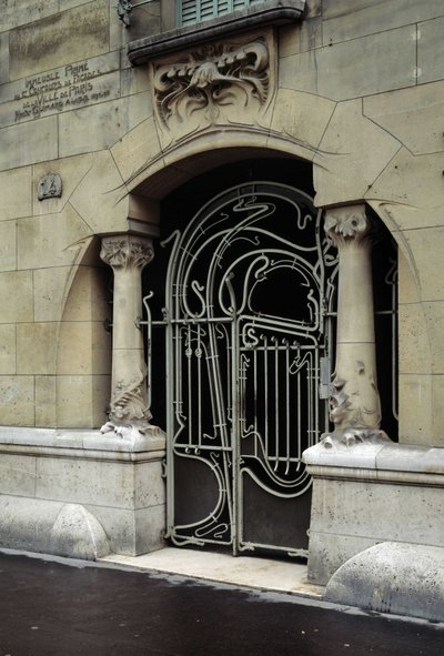 Architettura Art Nouveau: vista della porta d