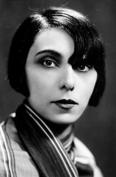 Ritratto della scrittrice francese Mme Balkis. da Henri Manuel