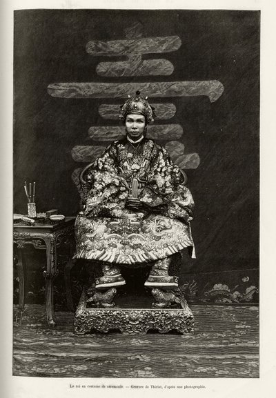 Ritratto del Re Dong Khanh (1864-1889) Imperatore di Annam, in costume cerimoniale da Henri Thiriat