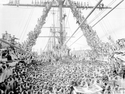 Ragazzi a Bordo della Nave Scuola HMS Impregnable a Plymouth, 1906 da Henry Crockett
