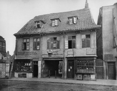 Vecchia Casa, Palace Yard, Lambeth, c.1883 da Henry Dixon