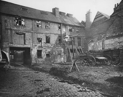 Cortile della White Hart Inn, Southwark, c.1881 da Henry Dixon
