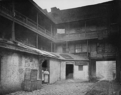 Cortile della locanda White Hart, Southwark, c.1881 da Henry Dixon