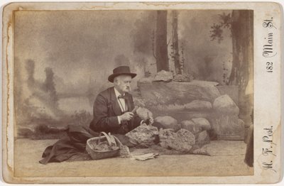 "Dominic Parsons a caccia di fossili", c. 1896 (foto) da Henry F. Post