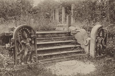 Città rovinate di Ceylon: Pietra di luna, Pietre di guardia e Scale da Henry W. Cave