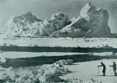 Un iceberg che si rompe nel pack, c1910-1913, 1913 da Herbert Ponting