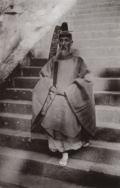 Un Sacerdote Shinto da Herbert Ponting