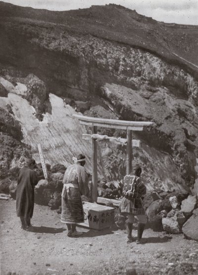 Un Santuario al bordo del Cratere da Herbert Ponting