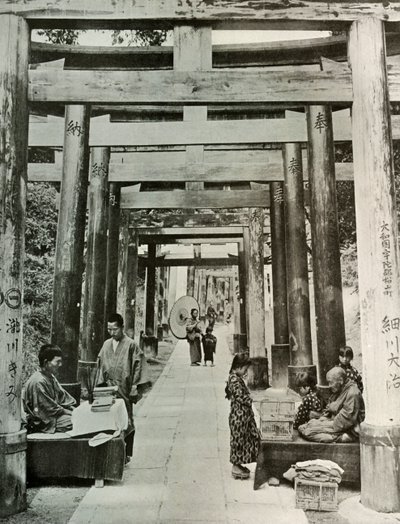 Un viale di Torii a Inari da Herbert Ponting