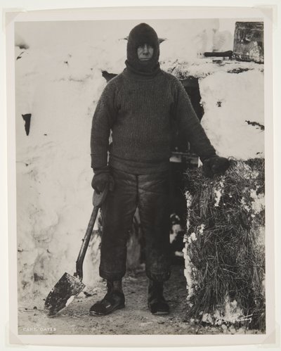 Capitano Oates durante la spedizione Terra Nova (1910-13) al Polo Sud da Herbert Ponting
