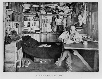 Il capitano Scott nella sua tana a Winter Quarters, 1911 da Herbert Ponting