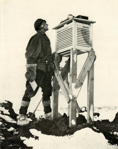 Il dottor Wilson osserva i primi raggi di sole registrati, c. 1911, 1913 da Herbert Ponting