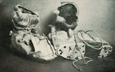 Finnesko con ramponi, c. 1910-1913, 1913 da Herbert Ponting