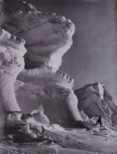 "Bastioni di ghiaccio del Castello Berg" da Herbert Ponting