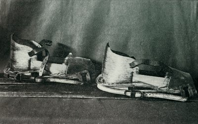 Scarpe da sci per uso con Finnesko, c1910-1913, 1913 da Herbert Ponting