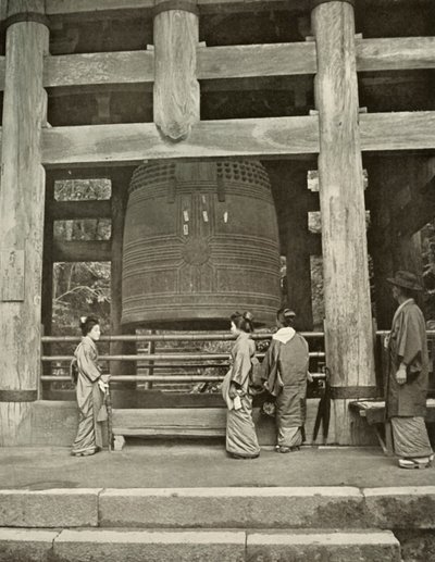 La Grande Campana al Tempio Chio-In, 1910 da Herbert Ponting