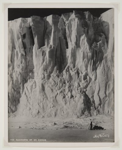 Le mura del Monte Erebus da Herbert Ponting