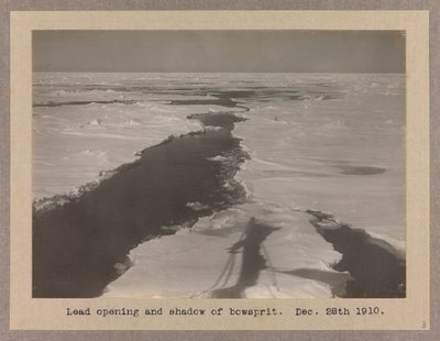 La Terra Nova (1884) bloccata nel ghiaccio da Herbert Ponting