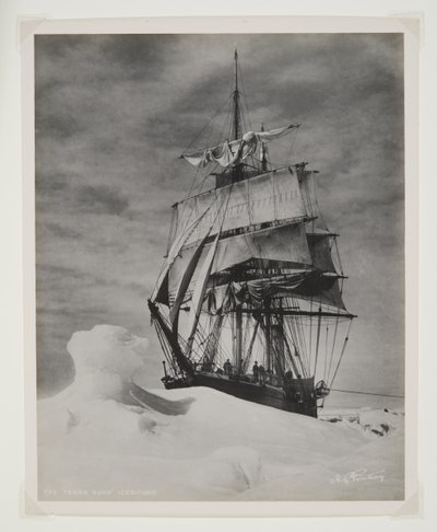 La Terra Nova bloccata nel ghiaccio da Herbert Ponting