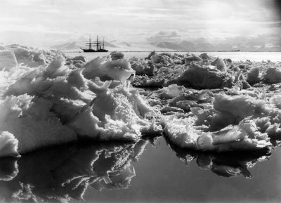 La Terra Nova nel McMurdo Sound, Antartide, 1911 da Herbert Ponting
