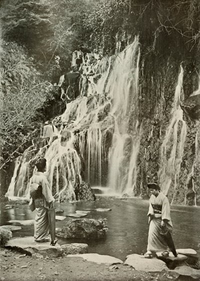 La cascata delle gemme cadenti a Yumoto, 1910 da Herbert Ponting