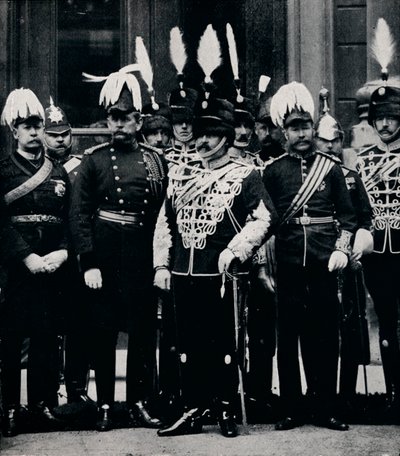 Il futuro re Edoardo VII e gli ufficiali dei Queens Own Oxfordshire Hussars, 1897 da Hills and Saunders