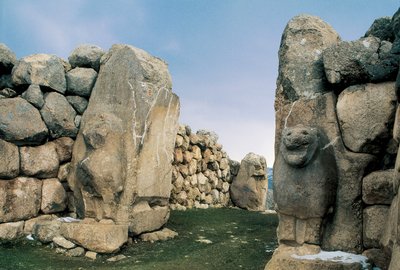 Veduta della Porta dei Leoni, una delle cinque entrate dell