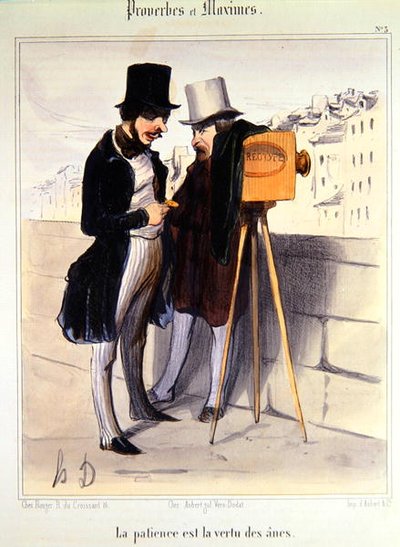 Cartone animato che ridicolizza il tempo necessario per scattare una foto dagherrotipo, c.1840 (litografia a colori) da Honoré Daumier