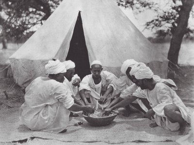 Africa: Marinai arabi a un pasto da Hugo Adolf Bernatzik