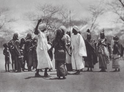 Africa: Danza degli Aulad Hamid da Hugo Adolf Bernatzik