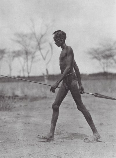 Africa: Guerriero Dinka con lancia da Hugo Adolf Bernatzik