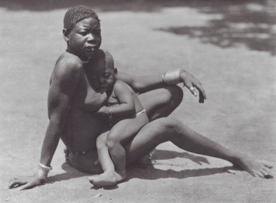 Africa: Djur orientale, madre e figlio da Hugo Adolf Bernatzik