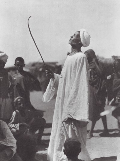 Africa: Vecchio che deride il ballerino da Hugo Adolf Bernatzik