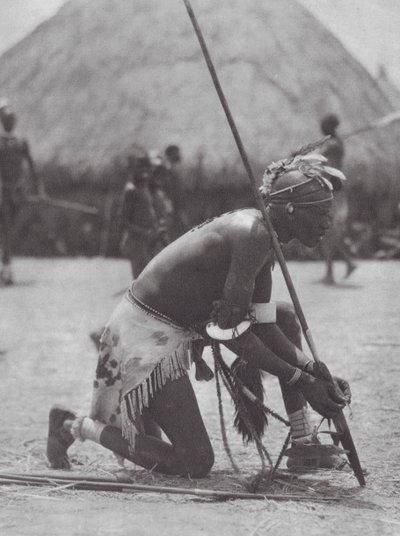 Africa: Shilluk in abito festivo da Hugo Adolf Bernatzik