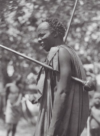 Africa: Guerriero Shilluk con clava da Hugo Adolf Bernatzik