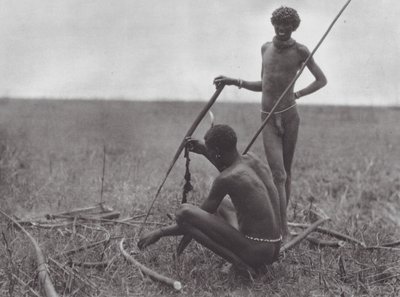 Africa: Guerrieri Shilluk a Riposo da Hugo Adolf Bernatzik