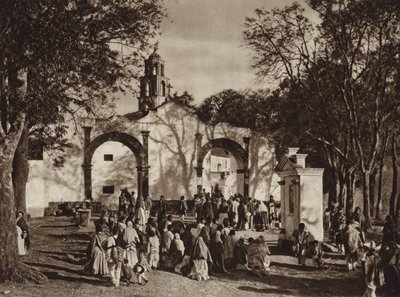 Messico: Amecameca, processione davanti alla cappella del Sacro Monte (foto b/n) da Hugo Brehme