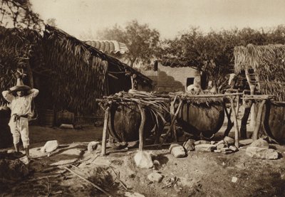 Messico: Mezcal, Destilleria de aguardiente (foto b/n) da Hugo Brehme