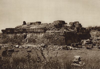 Messico: Piramide di Xochicalco, prima del restauro (foto b/n) da Hugo Brehme