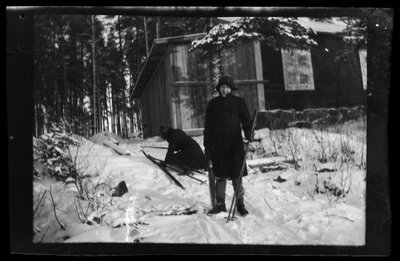Arne Homén e Guido Simberg e i loro sci da Hugo Simberg