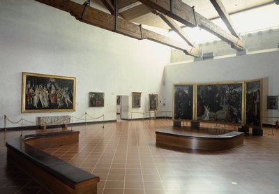 Sala del museo che presenta la Primavera e l