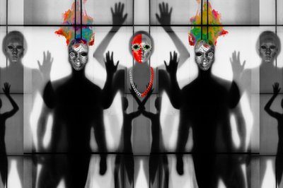 Riflessioni sulle figure mascherate da Igor Shrayer