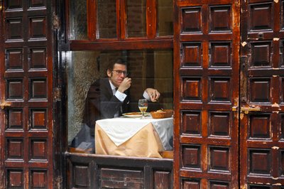 La vetrina del “Pensive Man Cafe” da Igor Shrayer
