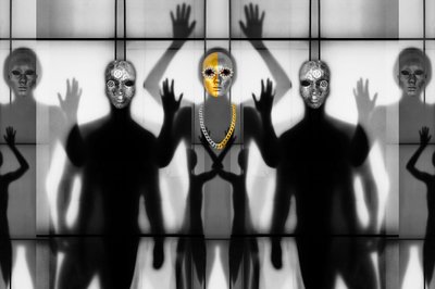 Figure mascherate surreali da Igor Shrayer