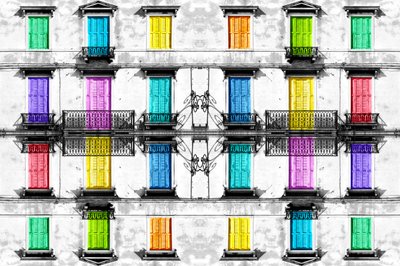 Facciata con vetrate dai colori vivaci da Igor Shrayer