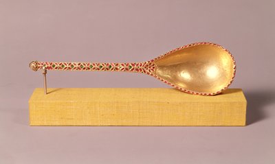Un cucchiaio cerimoniale ornato di rubini, smeraldi e un diamante, Mughal da Indian School