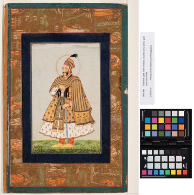 Abdullah Qutb Shah nimbato, in jama bianco con un cappotto e scialle d