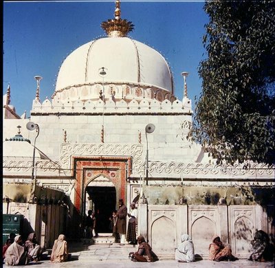 Dargarh Sharif di Khwajah Muin-ud-din Chishti, fondato nel 1166 da Indian School