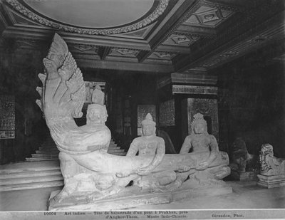 Testa di una balaustra, originariamente da un ponte a Prakhan, Angkor-Thom da Indian School